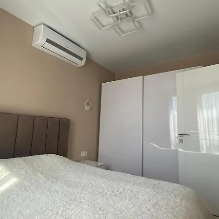 жк сонячний квартал Apartment